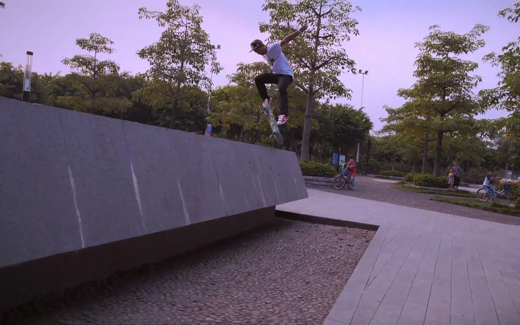 黑柴个人滑板日常