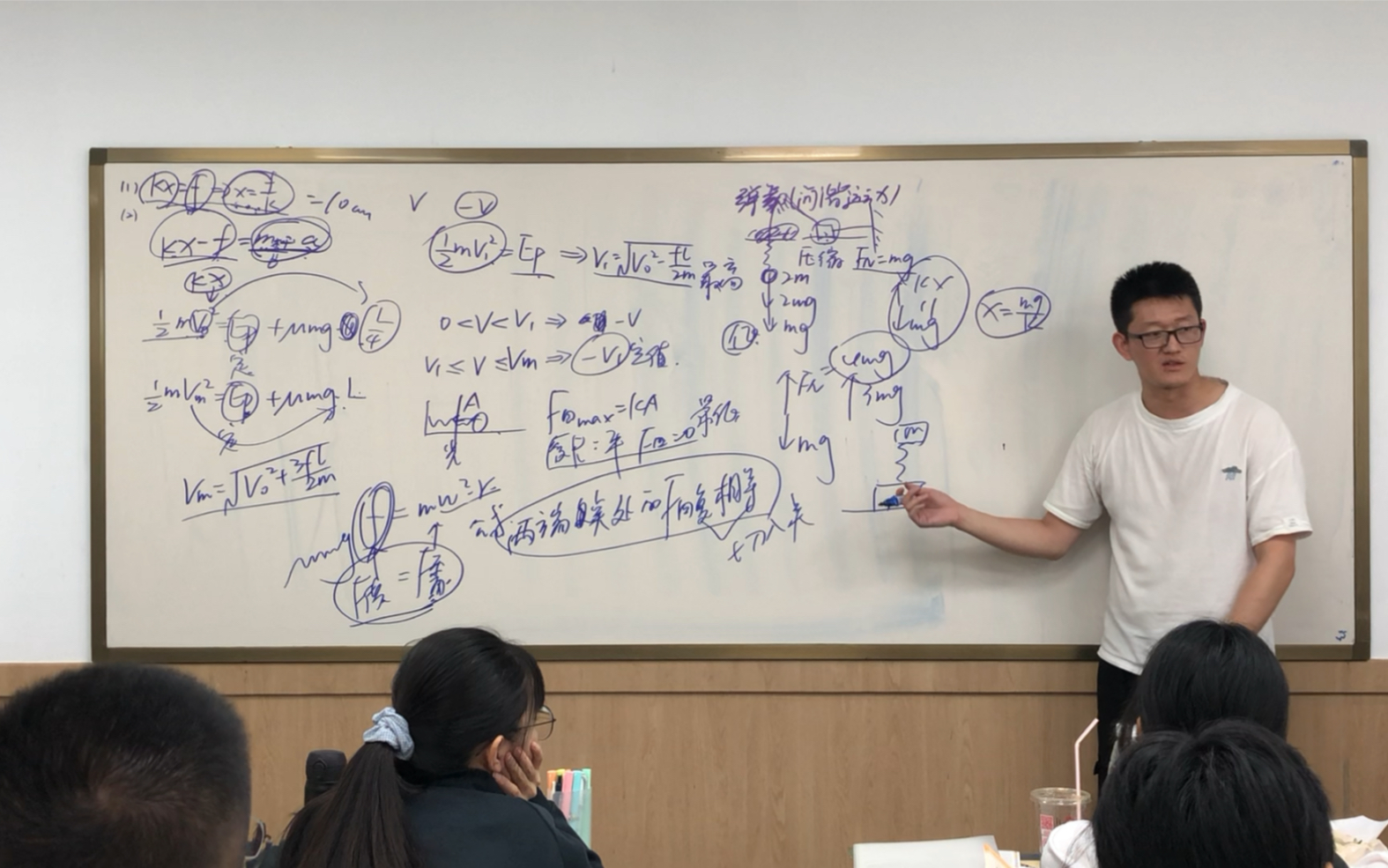 高考物理:弹簧模型【简谐运动、突变问题、功能计算与弹簧的结合】哔哩哔哩bilibili