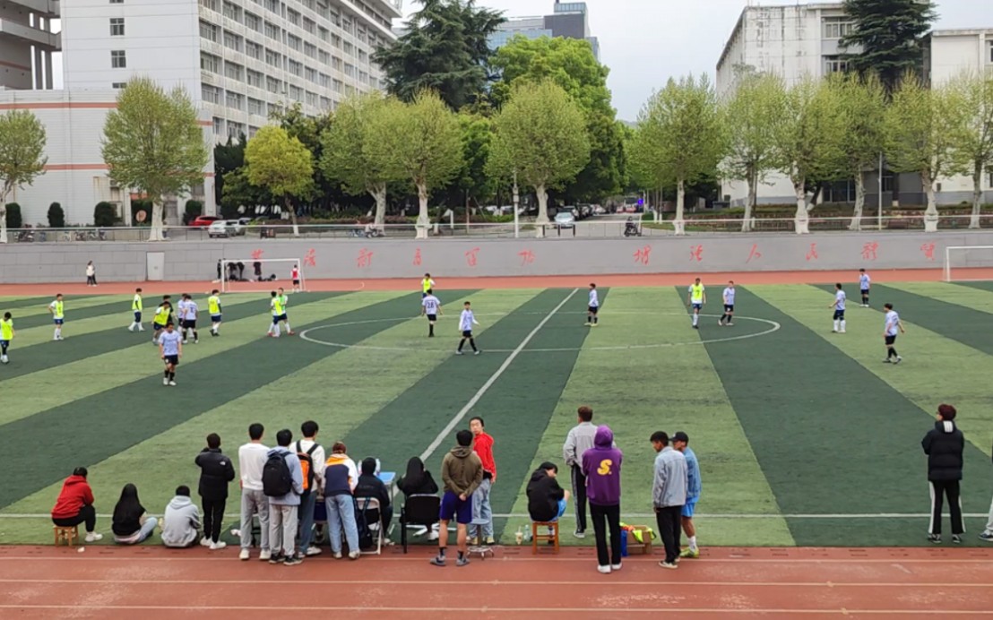 [图]地大杯 机电vs体院 下半场 全场比分2:1，机电迎首胜，邵帅独闯龙潭，项智超头球破门，外援进球被吹