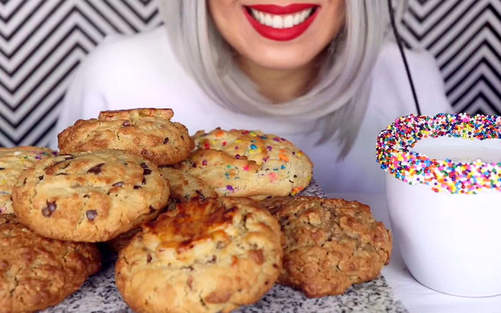 nyc小姐姐moxie asmr huge milk and cookies (chocolate pie flavors