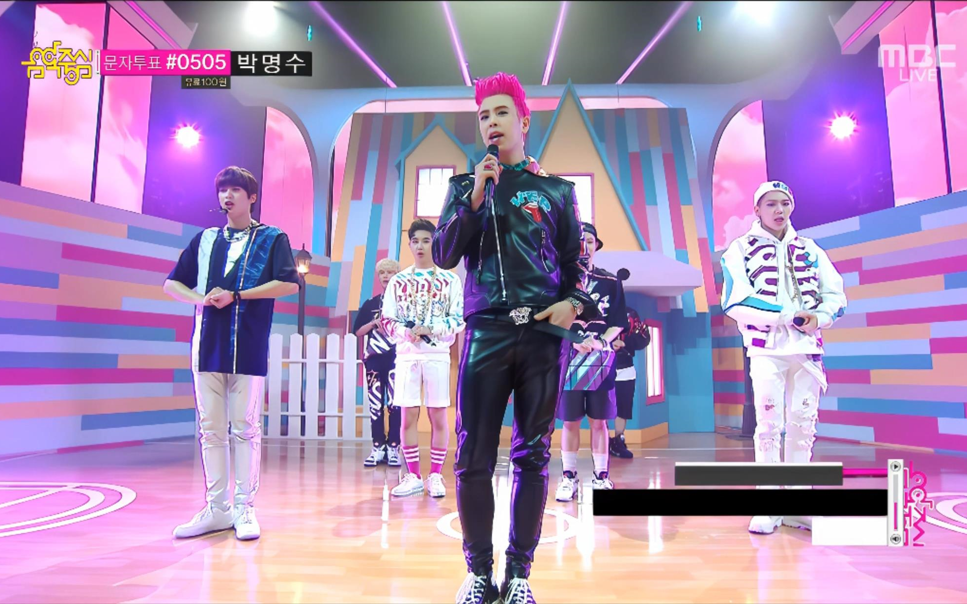 [图]【4K 舞台】Block B《 H.E.R 》MBC Music Core 20140726