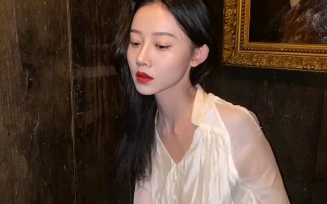 长发的刘雨昕太美了!