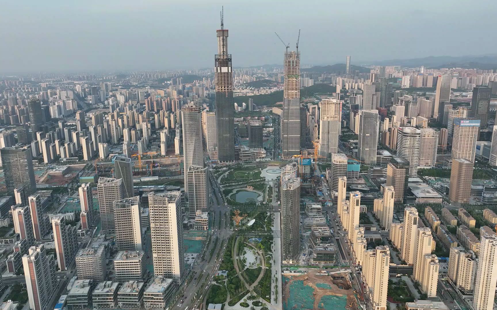 航拍济南cbd超高楼群拔地而起宛如钢铁水泥森林