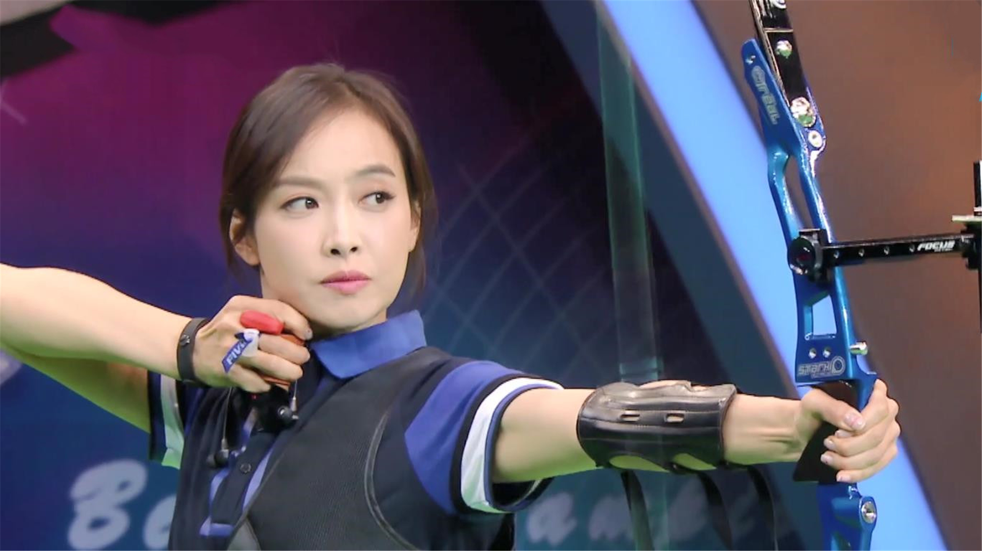 宋茜对战冠军戴小祥,射箭比赛双方你追我赶,实在太刺激了!