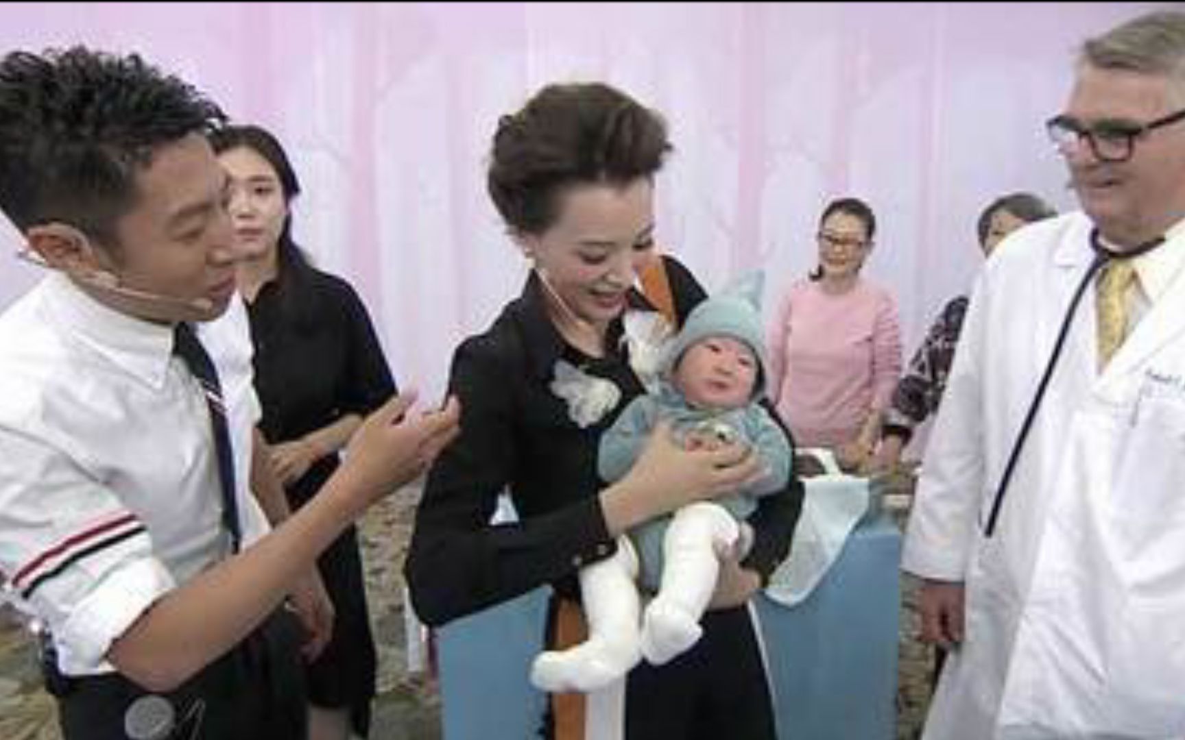 撒贝宁成人生赢家升级当爸李白晒婴儿照一举凑成了好字