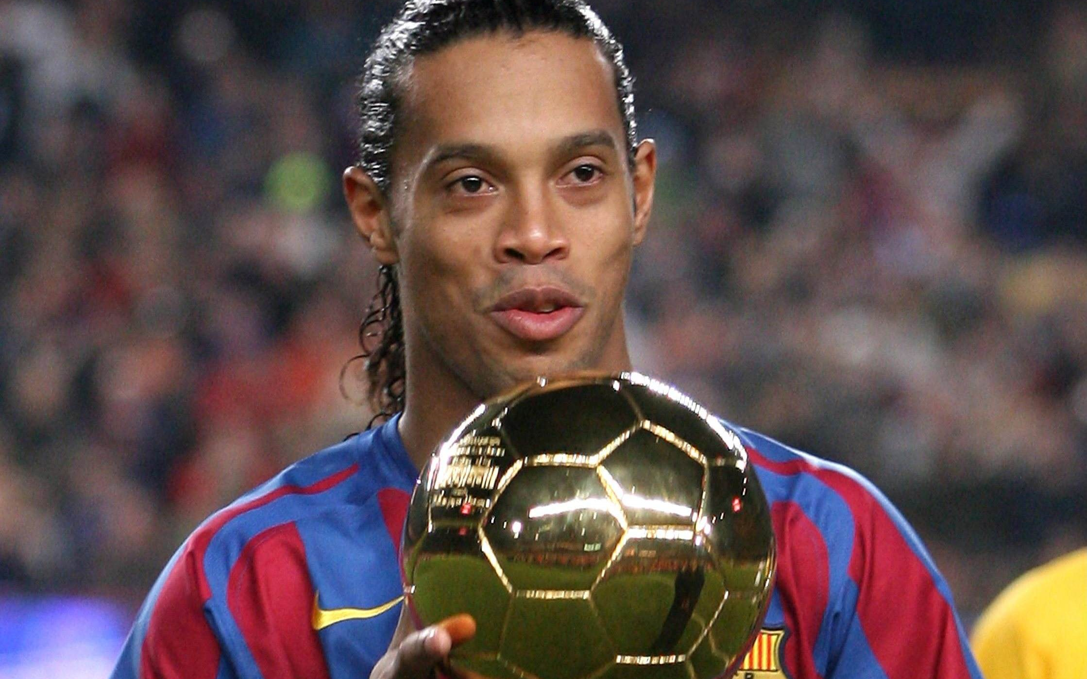 【罗纳尔迪尼奥】步履生花:小罗巅峰期到底有多强?