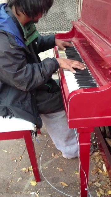 流浪钢琴家ryanarcand弹奏的thebeginning