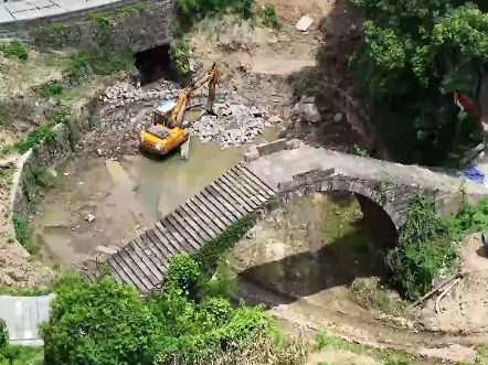 古洞桥原名:翠山寺桥,始建于宋代,历史悠久,保存较好,因水库建设,2007年迁入现址,是一处不可多得的古代桥梁建筑#历史古迹#古洞桥#古桥风韵#...