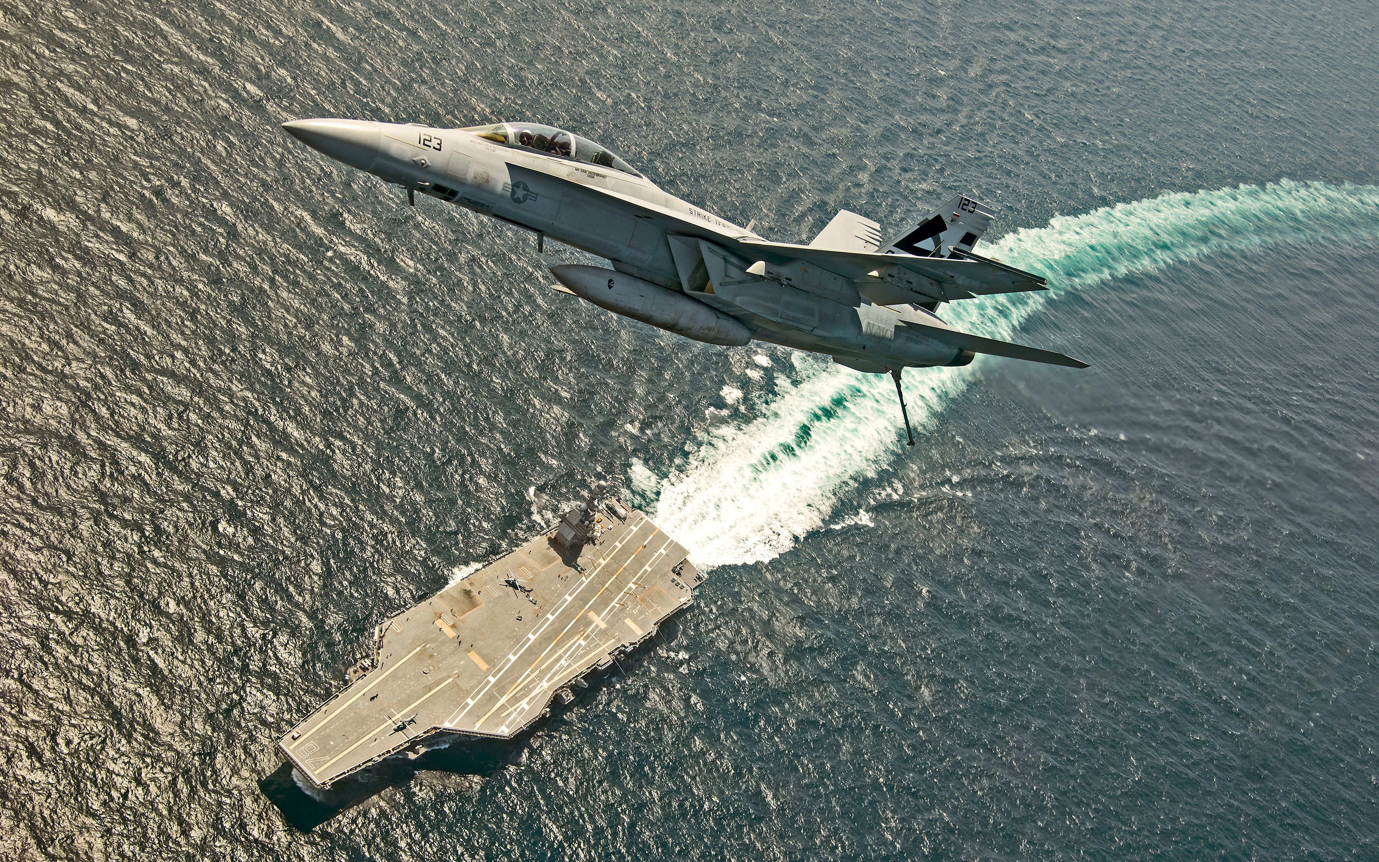 ea-18在福特号航母上测试电磁弹射系统和进阶的着陆拦截系统