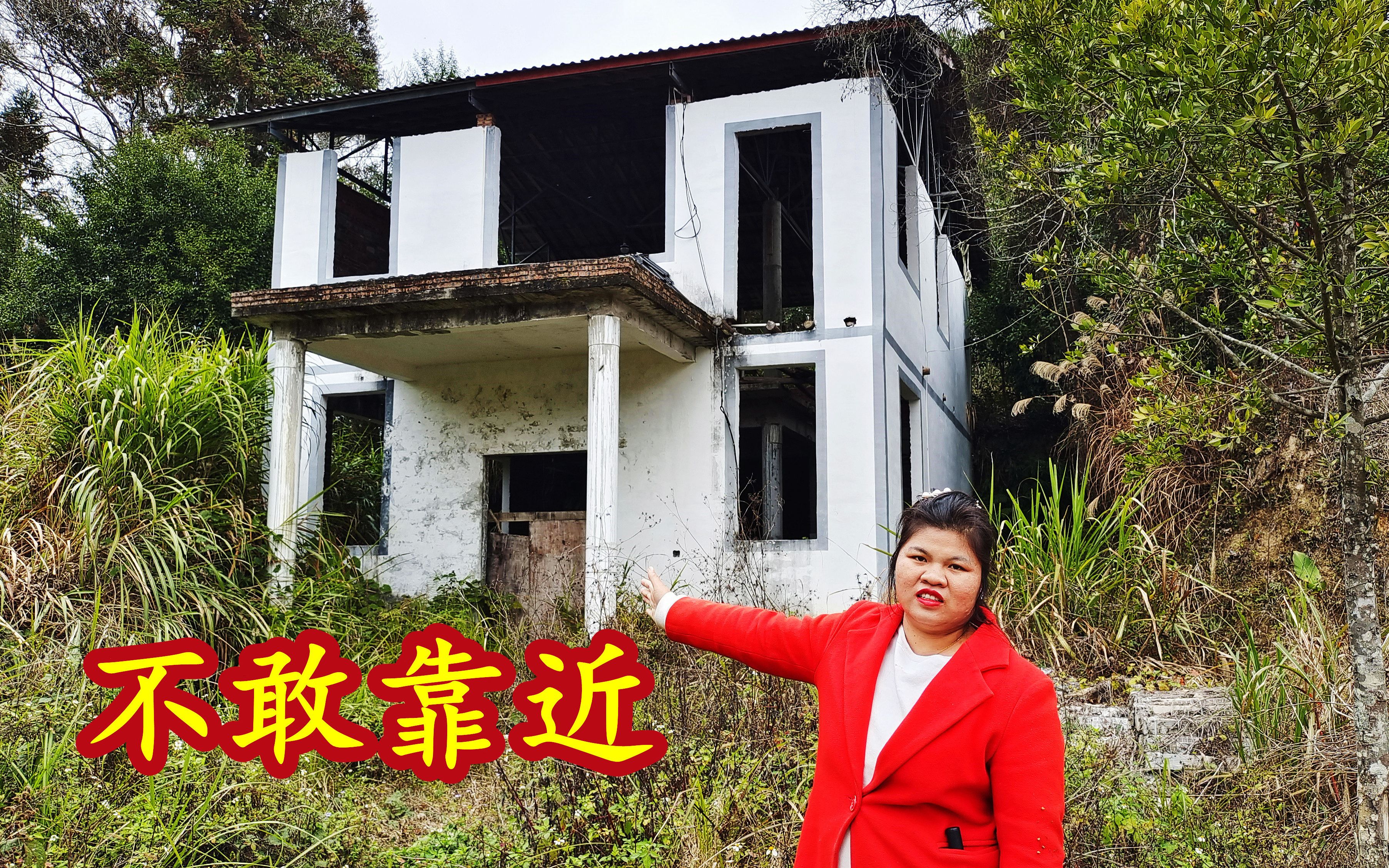 缅甸女子在大山脚下建的房子,里面的设计很奇葩,很多人不敢靠近