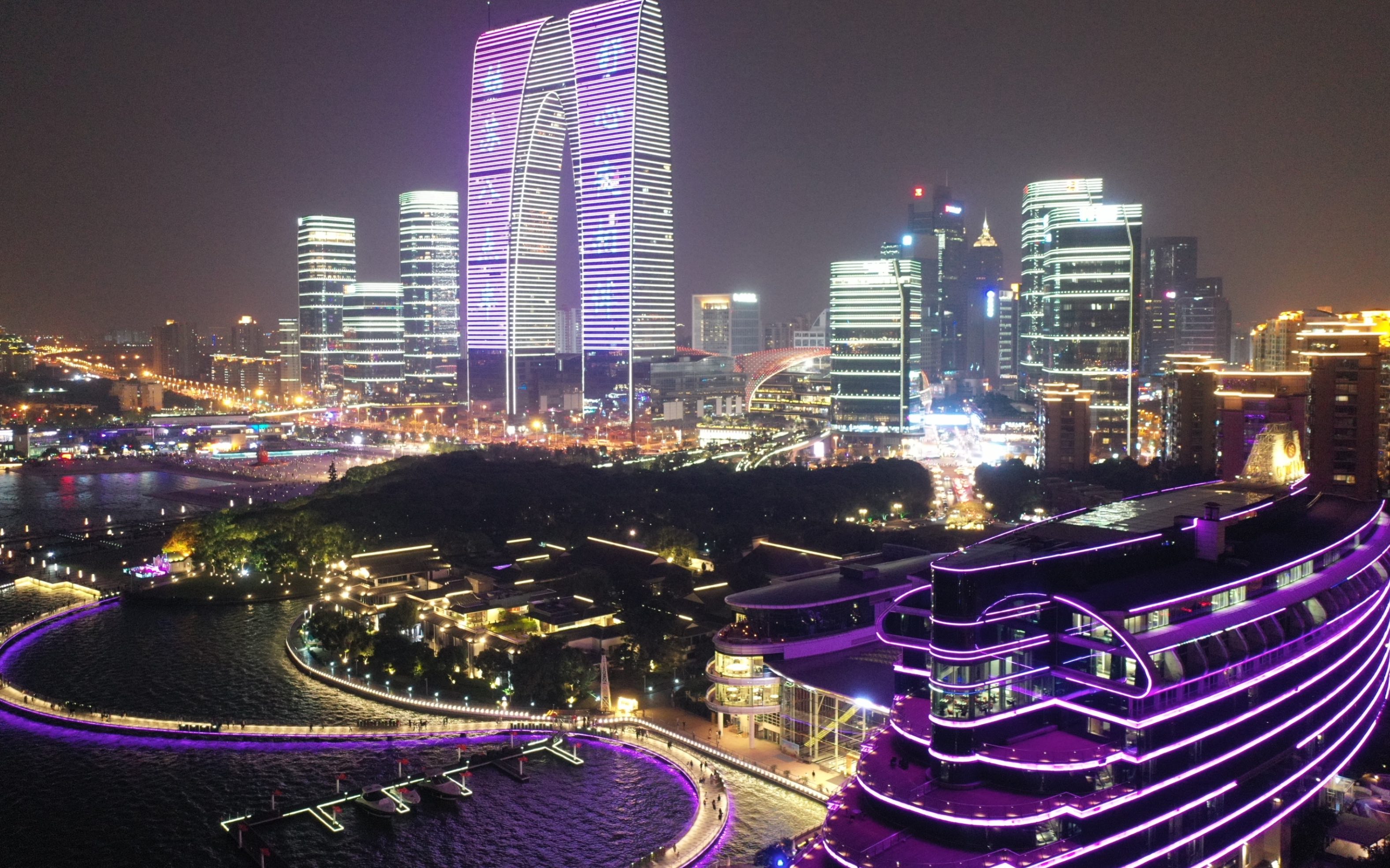 带着mavic走遍天下-之-苏州东方之门&金鸡湖夜景航拍