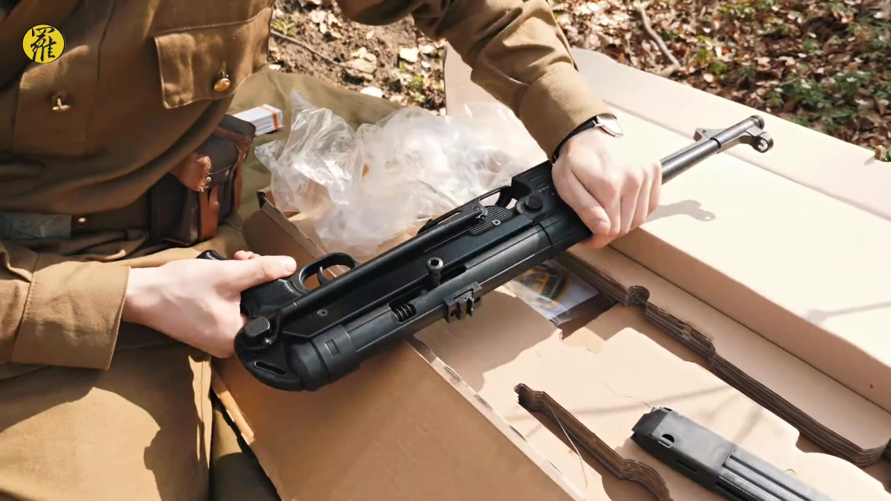 打开一支崭新包装的mp40冲锋枪开箱的那一刻心情好奇妙
