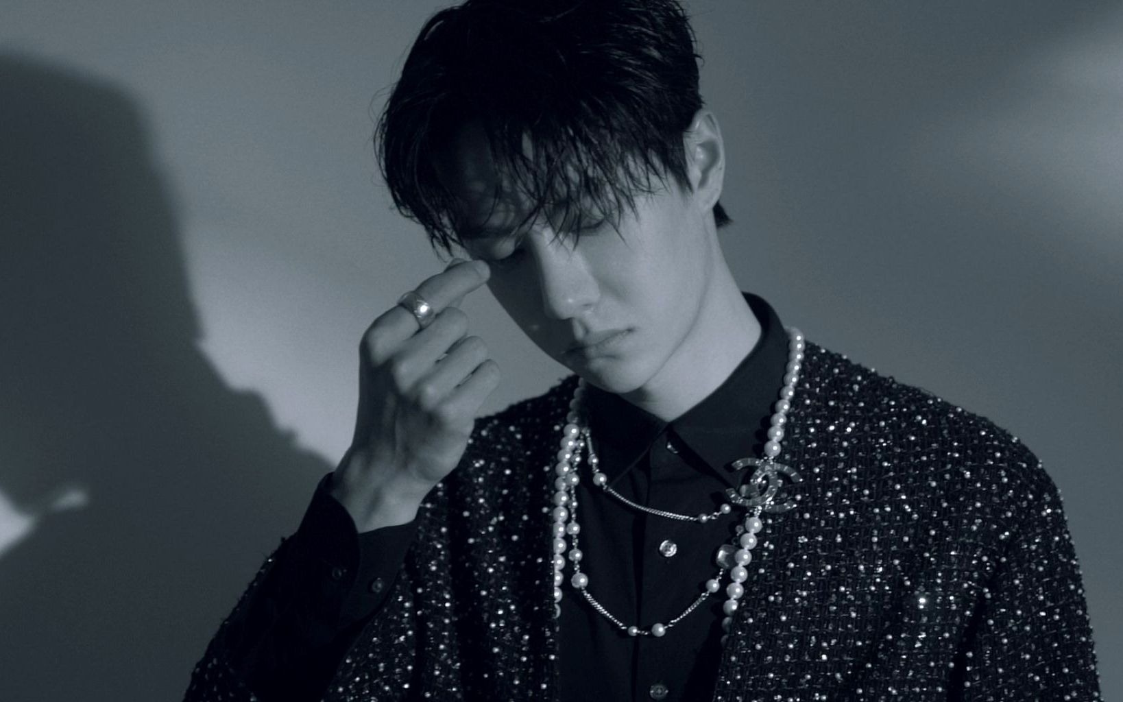 【王一博】星光大赏侧拍花絮——把星河穿在身上啦!