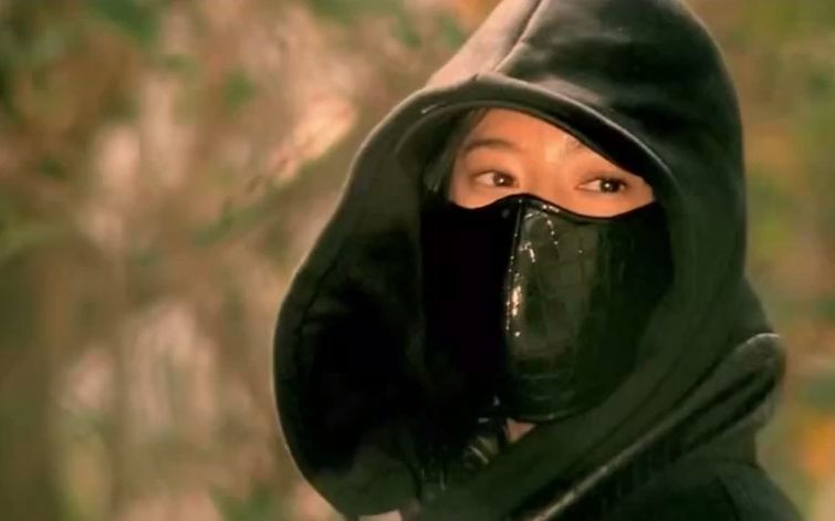 篮球火球魁为了东方翔去找残打死球元大鹰救下发现球魁是洁儿