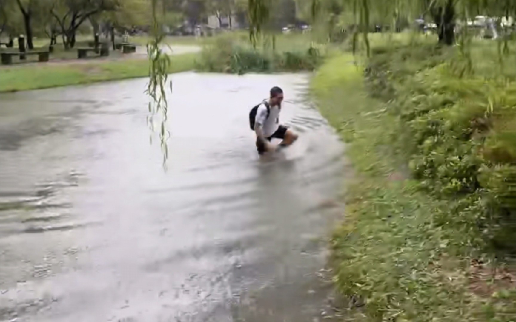 [图]《 西 电 湖 人 遥 遥 领 先 》