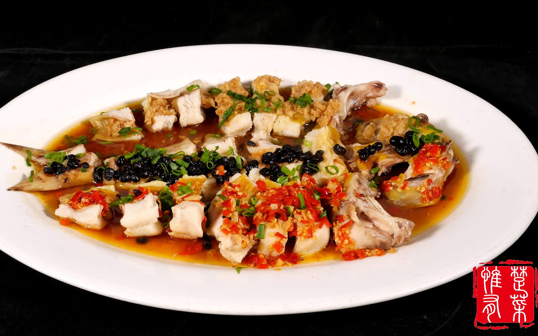 寻味襄阳,这家酒店的三味蒸鮰鱼名震大襄阳,热卖三十年特色菜!