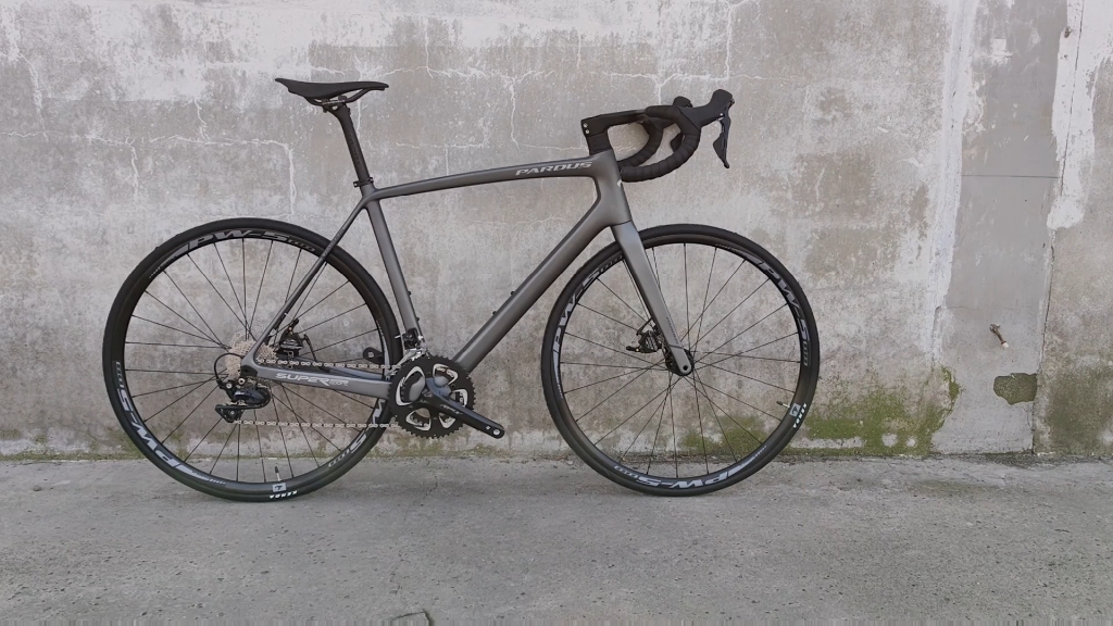 磨砂灰色色瑞豹super sport交车