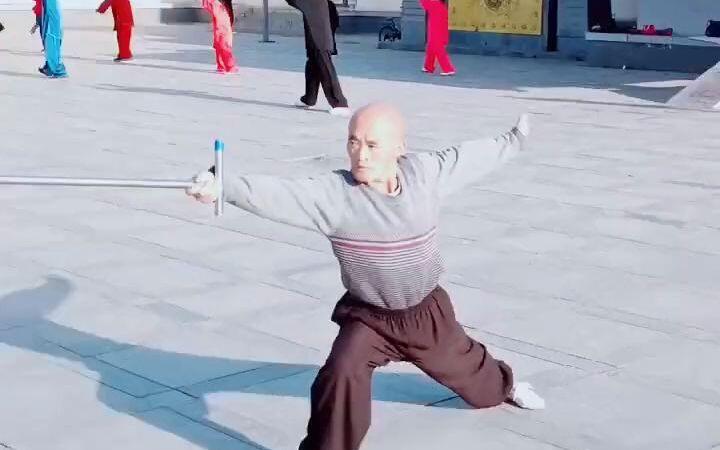 武打演员/武替】少林达摩杖，属少林传统武术器械，融棍法、钩法、剑法