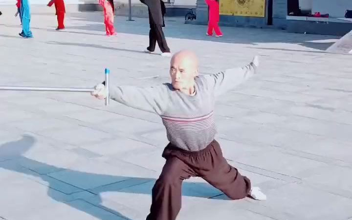 武打演员/武替】少林达摩杖，属少林传统武术器械，融棍法、钩法、剑法