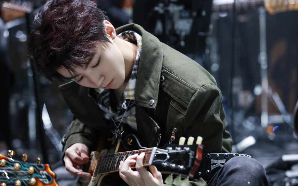 王俊凯吉他弹唱合集分p吉他小王子之成长全纪录