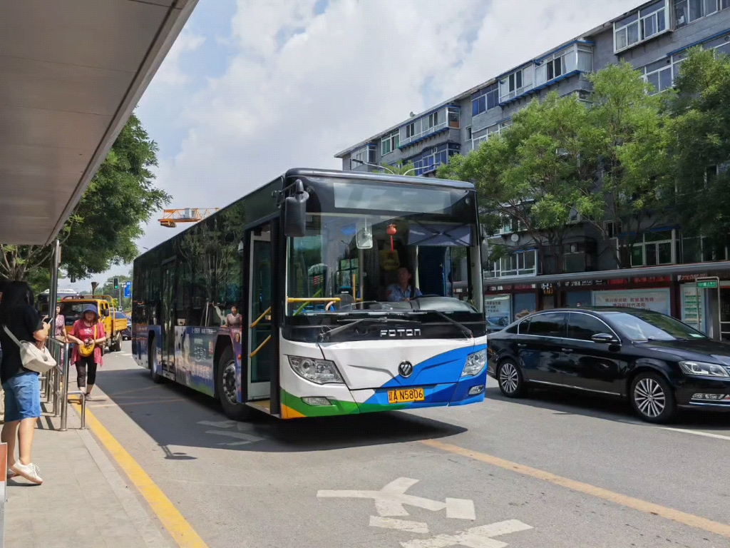 沈阳的各种公共交通拍摄(含公交车,出租车和有轨电车)