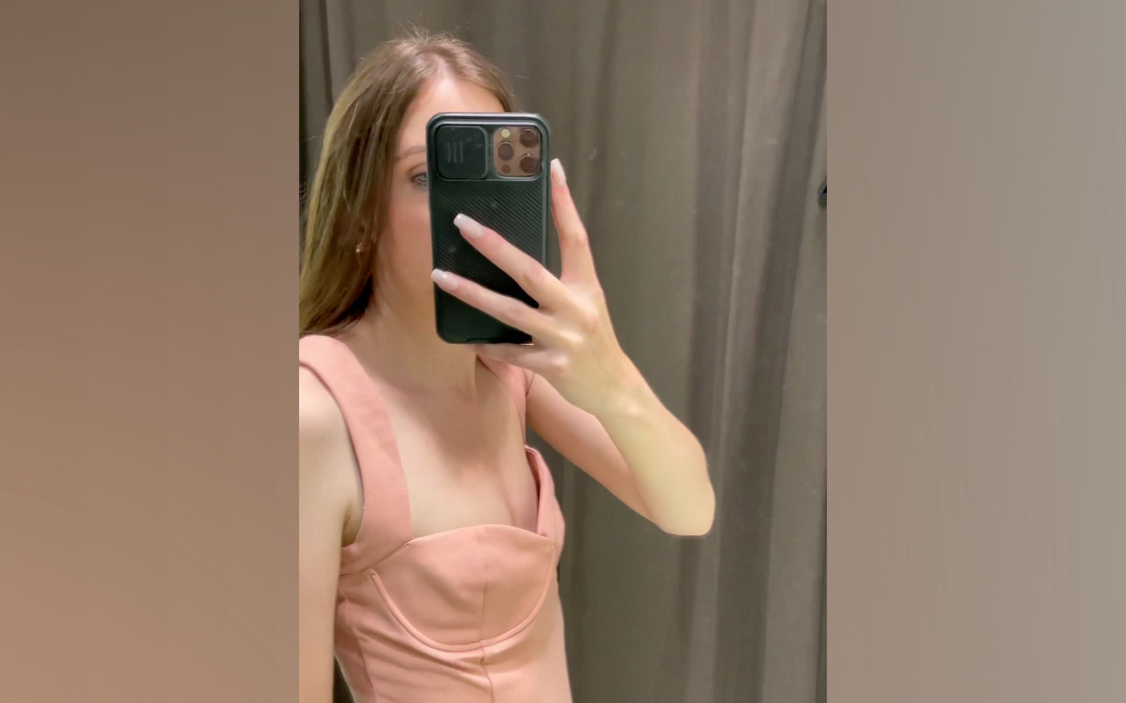 贫乳女孩买衣服.