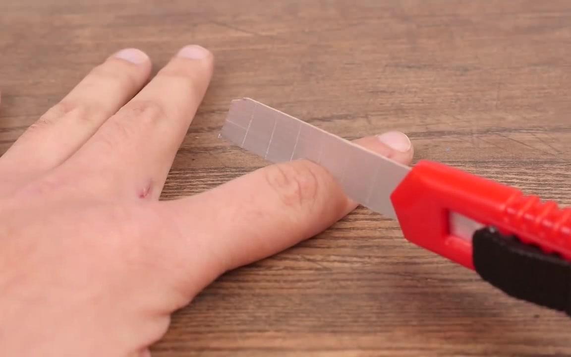 教你做个魔术师美工刀切手指你敢吗