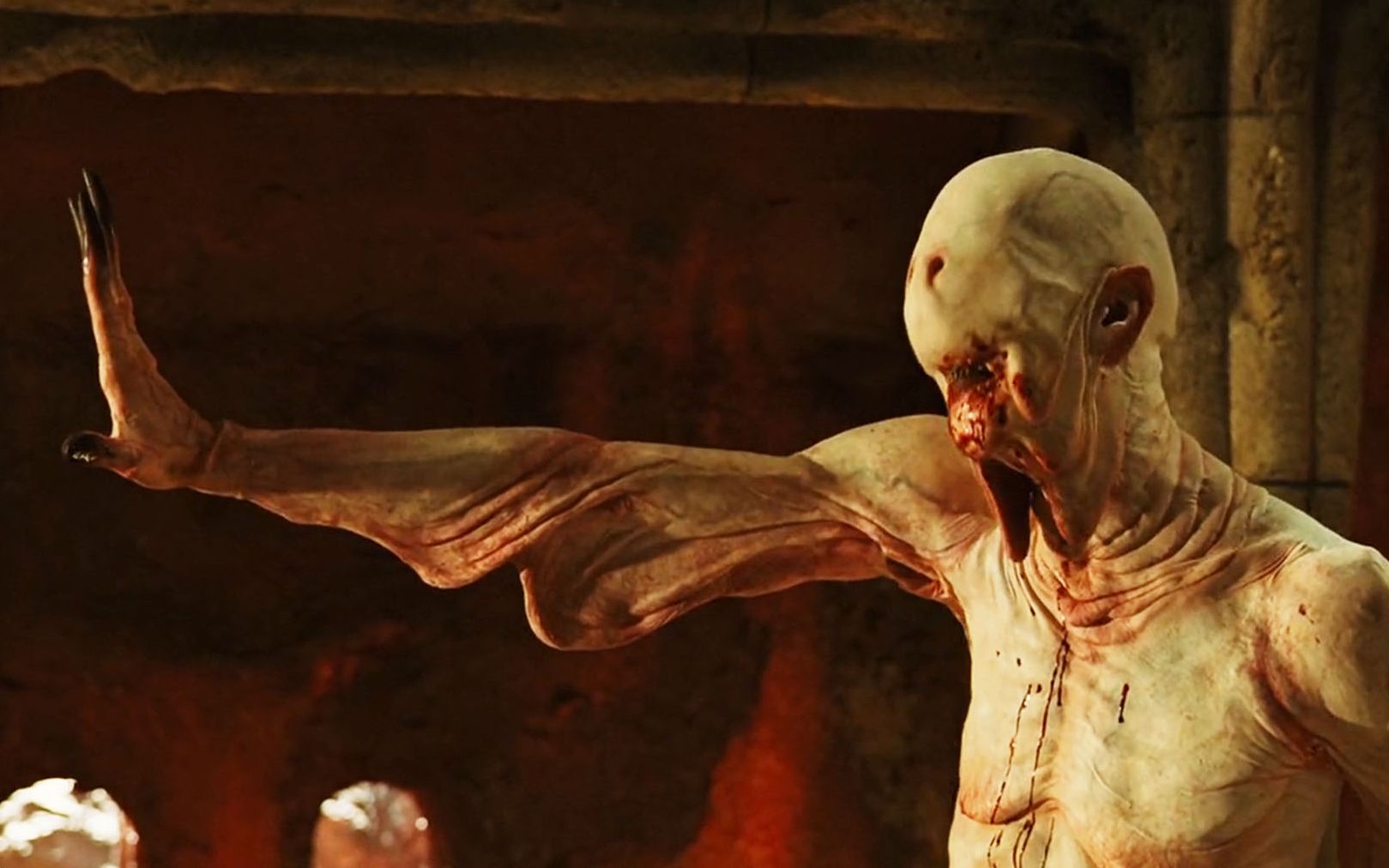 女孩偷吃一颗葡萄就激活了怪物,差点丢掉小命《潘神的迷宫》_哔哩哔哩