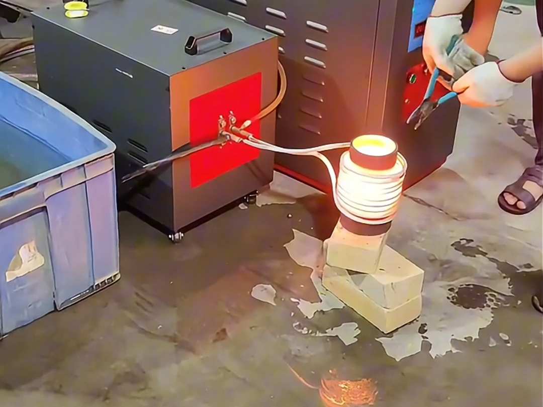 超音频加热技术通过高频电流在钢管内部产生涡流加热进行热轧工艺