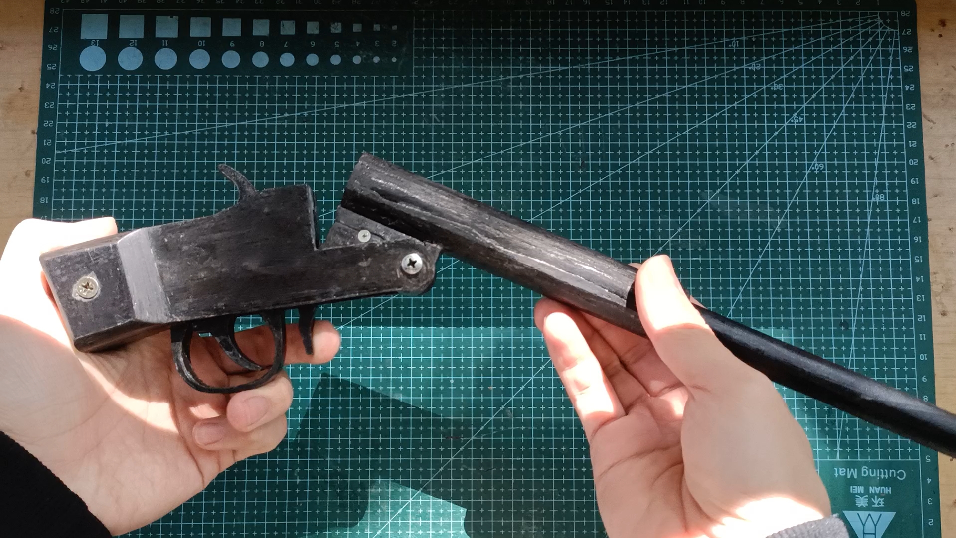 黑卡纸小獾结构