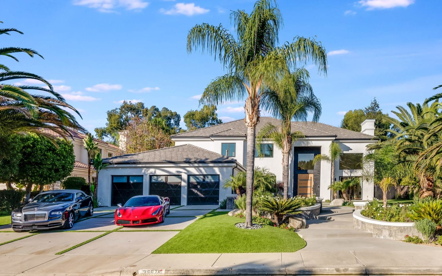 位于加州卡拉巴萨斯的一座精致现代别墅25879chalmersplcalabasasca