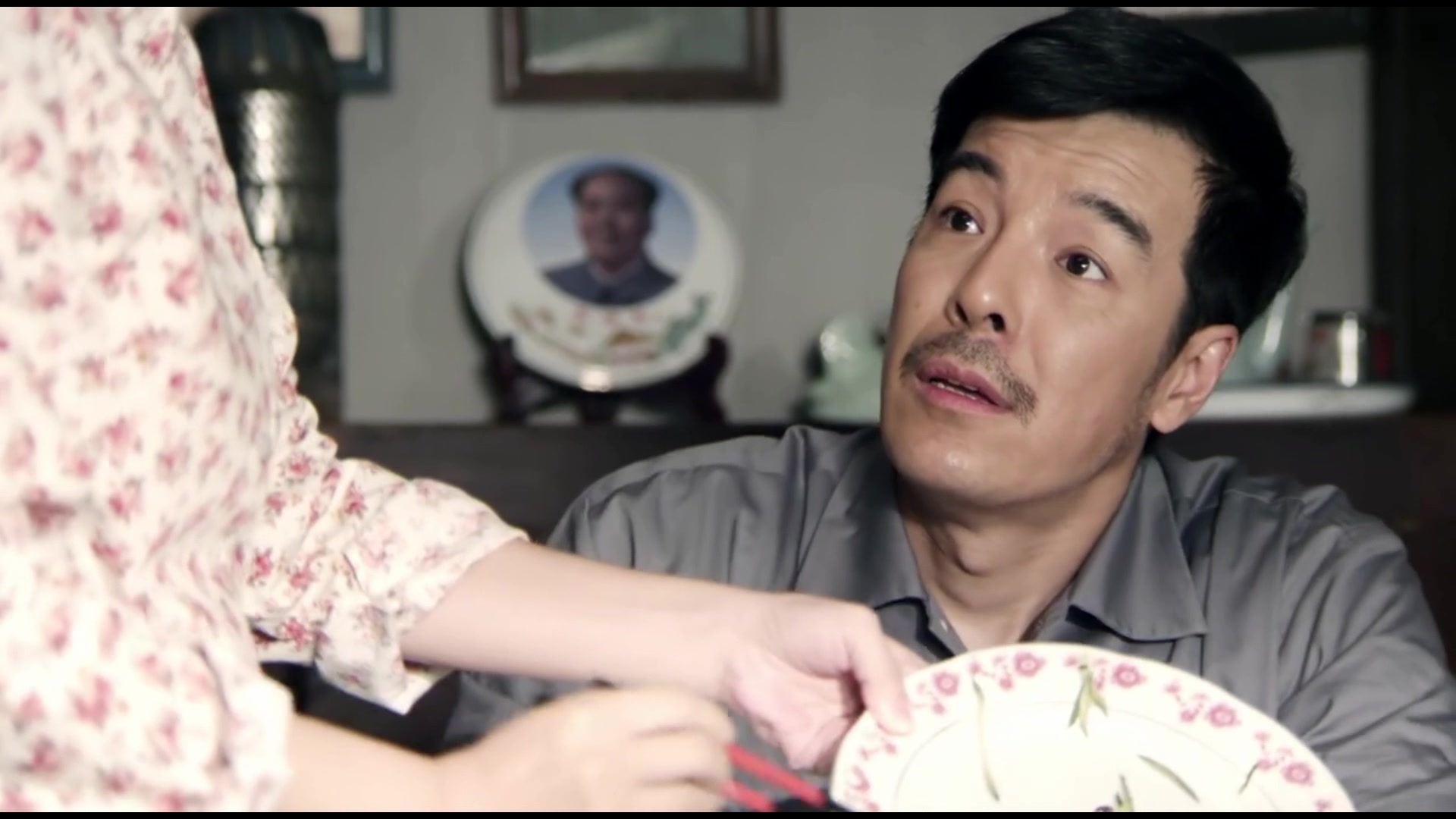 许大茂刚把秦京茹搞到手,看见海棠单身,又来追求海棠,真是渣男