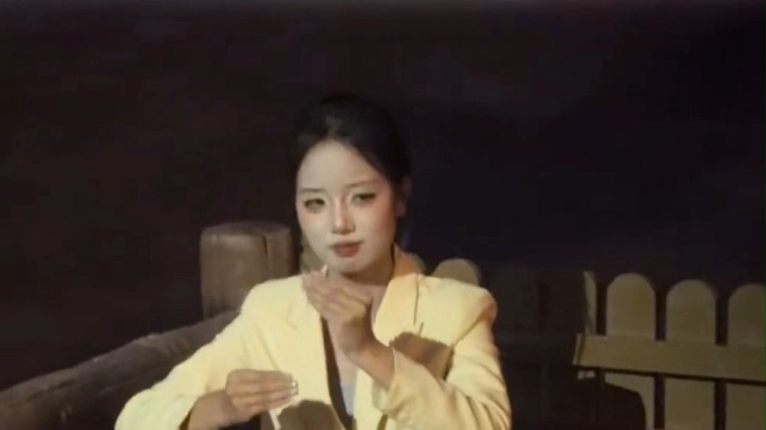 河南万岁山实景演出配手语翻译，翻译员是特殊教育专业大四学生，“景区照顾特殊群体，特别暖心”