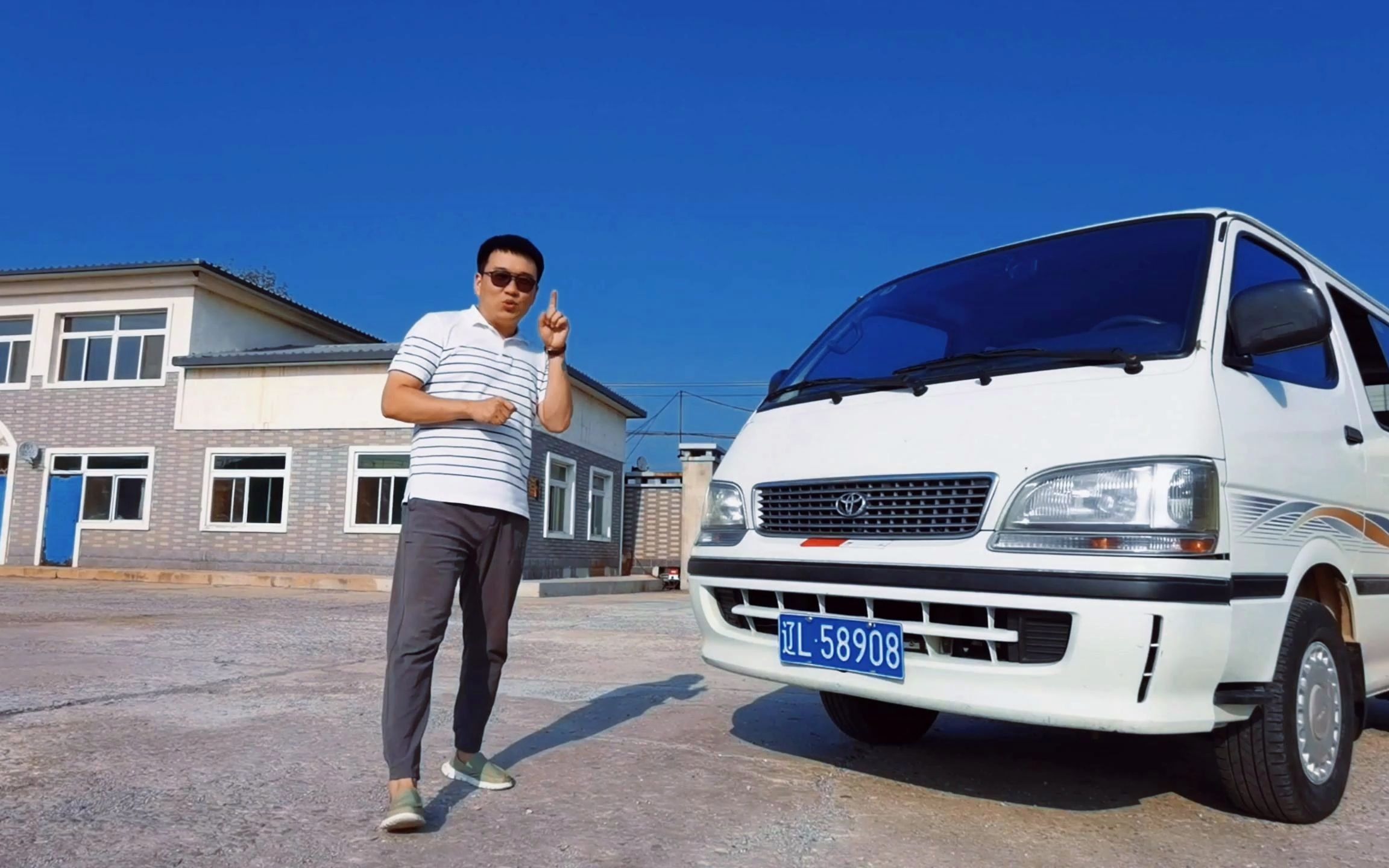 回忆杀!真正的国民神车 实拍"面包车"第四代丰田海狮