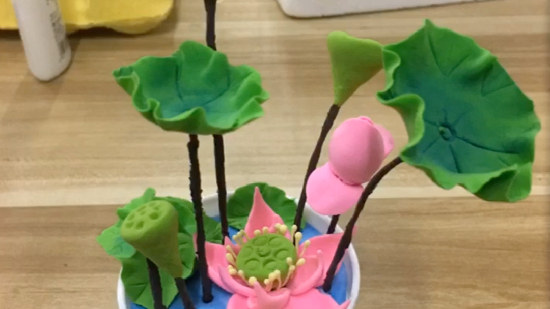 黏土制作荷花荷叶莲子花蕾超轻黏土创作水背景