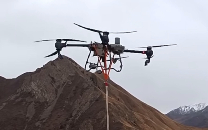 巨大的无人机 通信工程