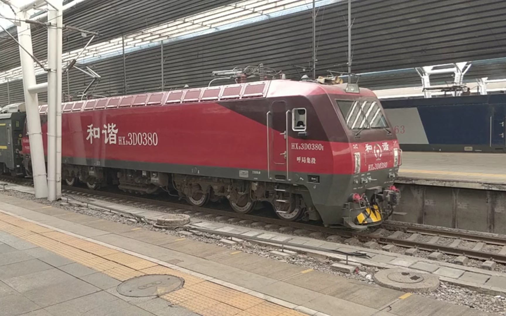d6775次与t303次包头东站4公里处回车.