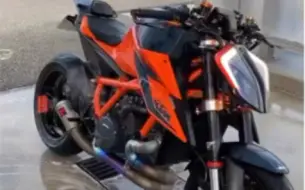 下载视频: KTM1290超级公爵！ 你不妨大胆一点，反正我们都不能活着离开这个世界