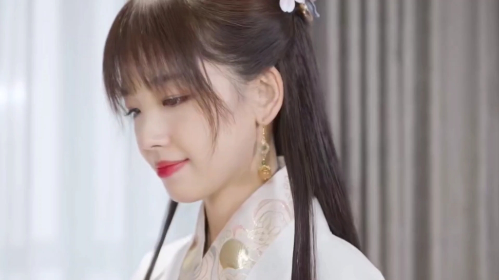 王冰冰穿汉服,真的好好看,是你们心目中的清纯少女吗?