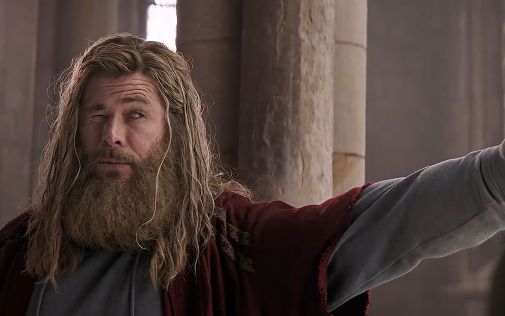 雷神:虽然我胖,但这不影响我想爹;平行宇宙的雷神:卧槽,我锤子呢