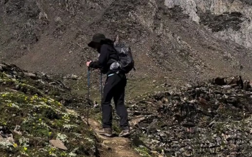 【姚琛】抖音更新~户外徒步登山 转身向山海里走去~哔哩哔哩bilibili