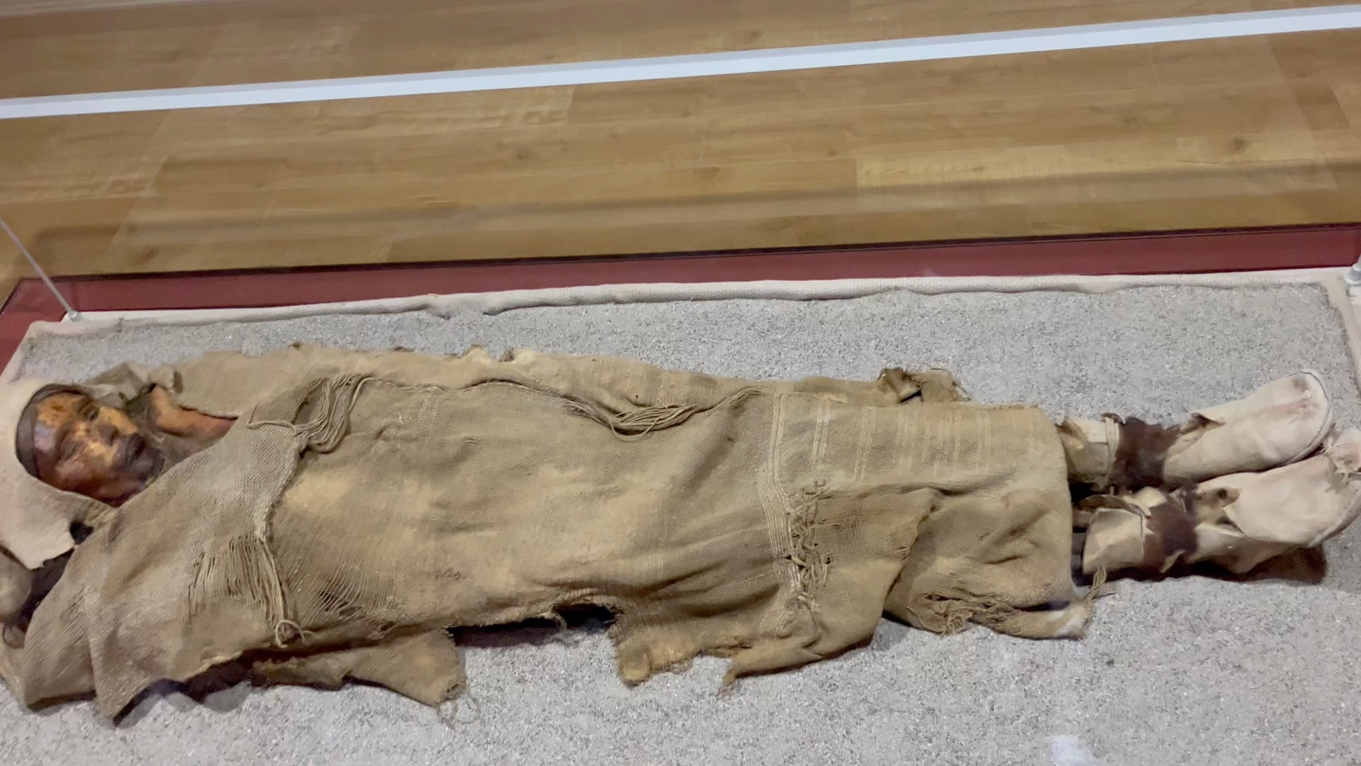 pcx160摩旅新疆,若羌县楼兰博物馆,近距离实拍4000年前的楼兰美女