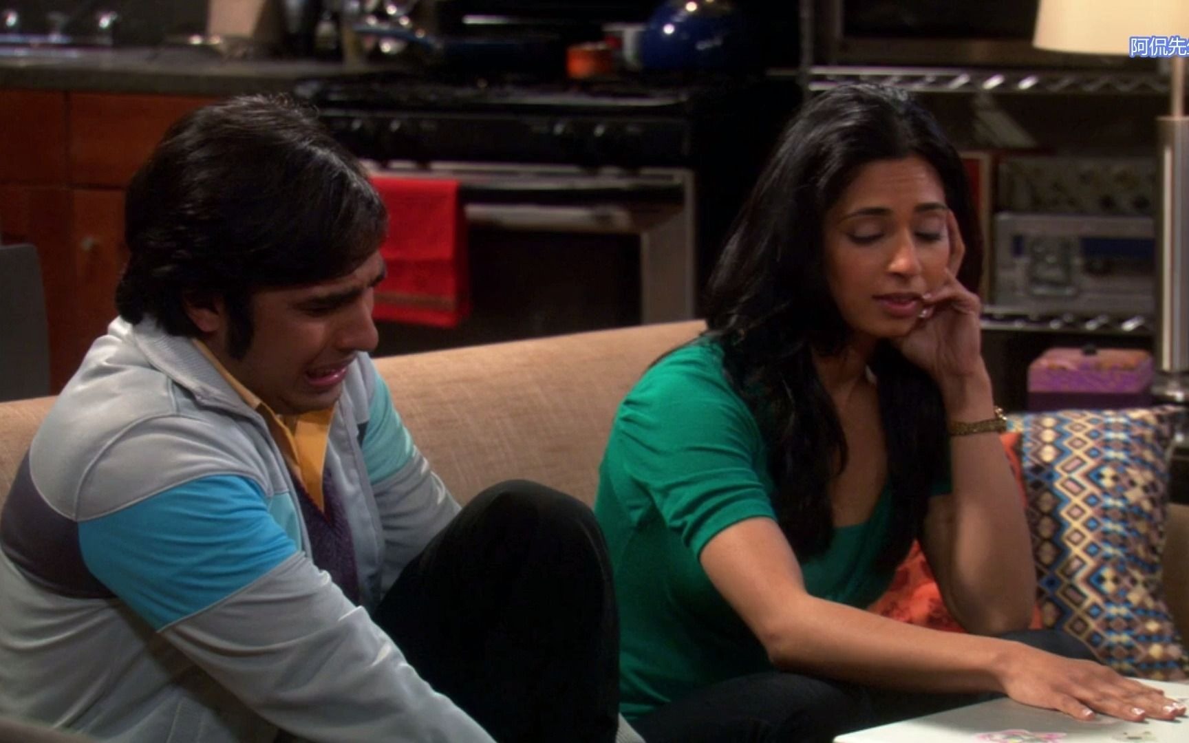 【tbbt】生活大爆炸-拉杰和妹妹跟拉杰的父母视频通话