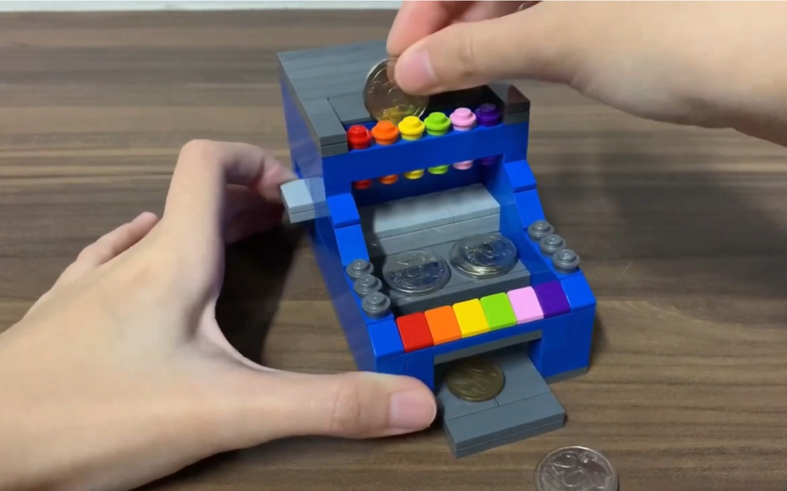 教你如何拼装个乐高积木投币游戏机