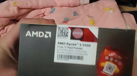 amd5500原盒先到手,都说这个处理器是平民神u,amd扶贫处理器.实际效果怎么样?还得等配件到齐了测一下!话说我上一个amd处理器还是速龙4800....