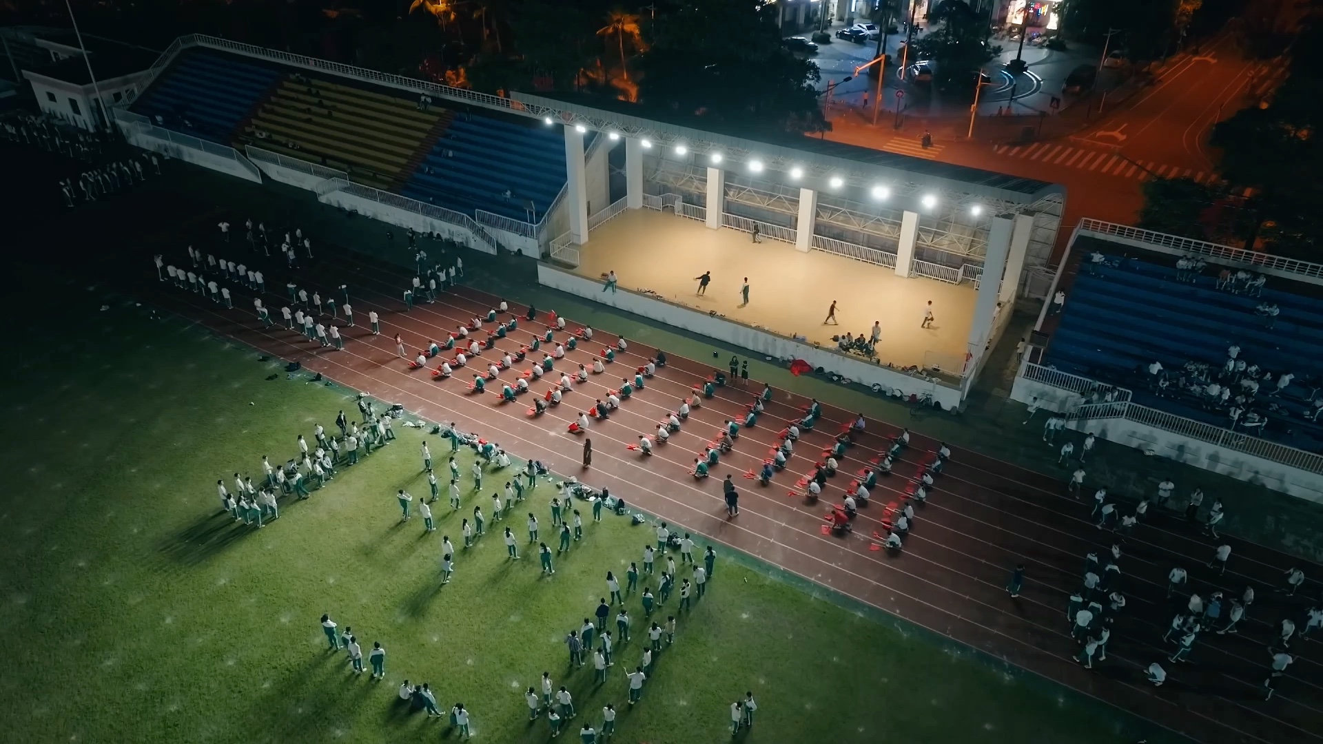 来看看海南华侨中学初中部第54届校运会的先导片吧!