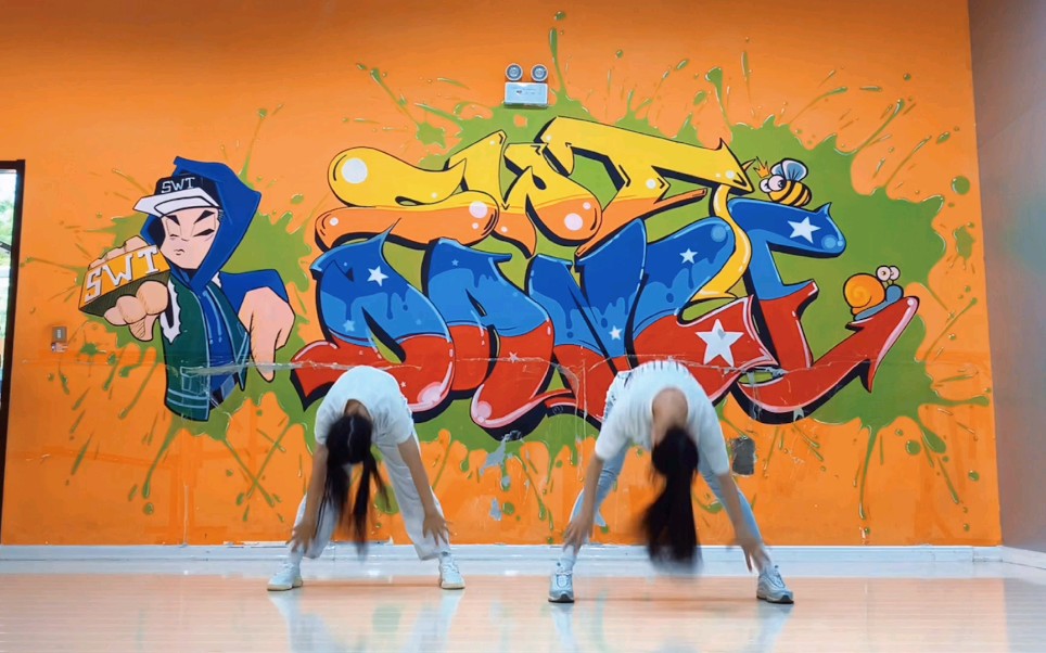 和老师一起跳的 dumb dumb bomb 差距太大不忍直视自己个儿