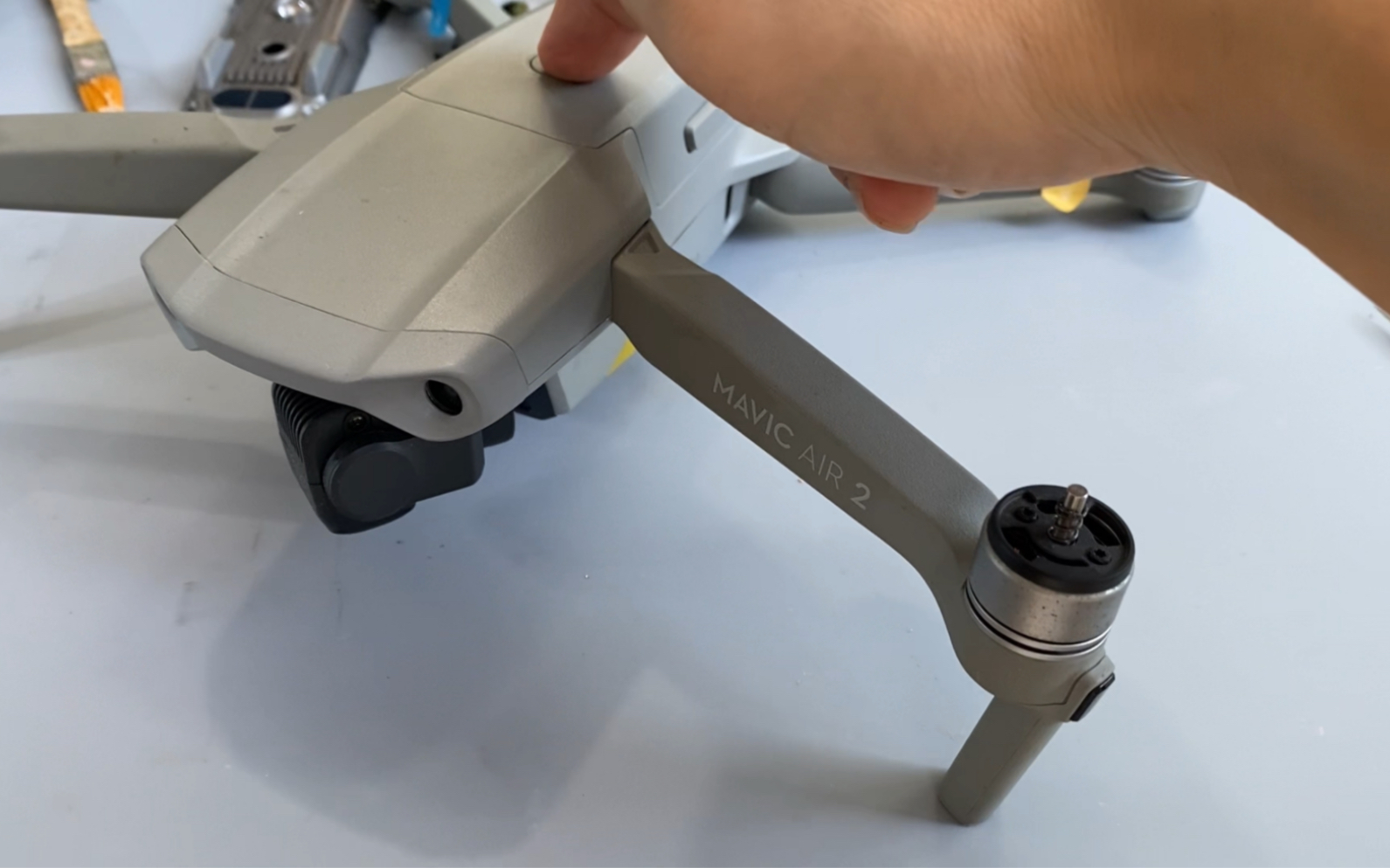 大疆air2开机云台不自检 不对频 机臂灯不亮 无人机维修培训教程