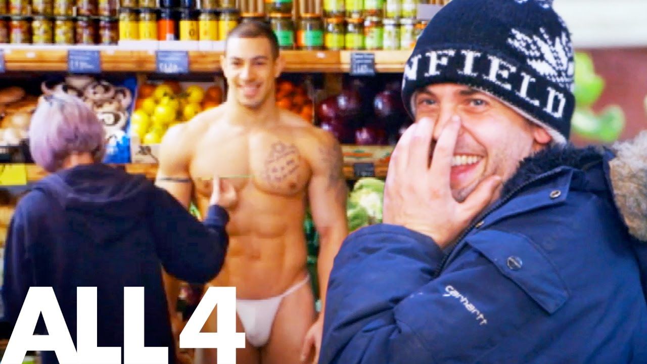 Naked & Invisible Personal Trainer Shocks Greengrocer Customers | All 4哔哩哔哩bilibili