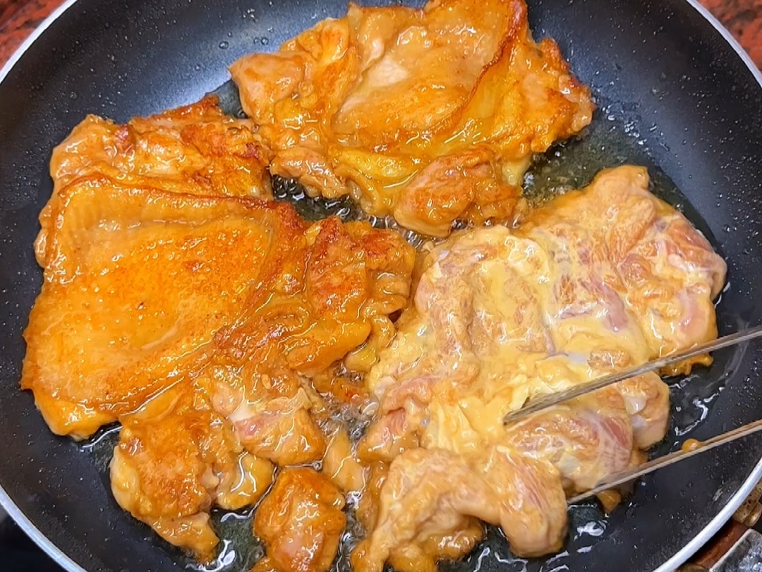 永远吃不腻妈妈做的葱油鸡排!又香又嫩!大人小孩都爱吃!